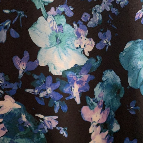 ROZ and ALI dress - midi - floral w/black lace - Plus Sized - Picture 10 of 11